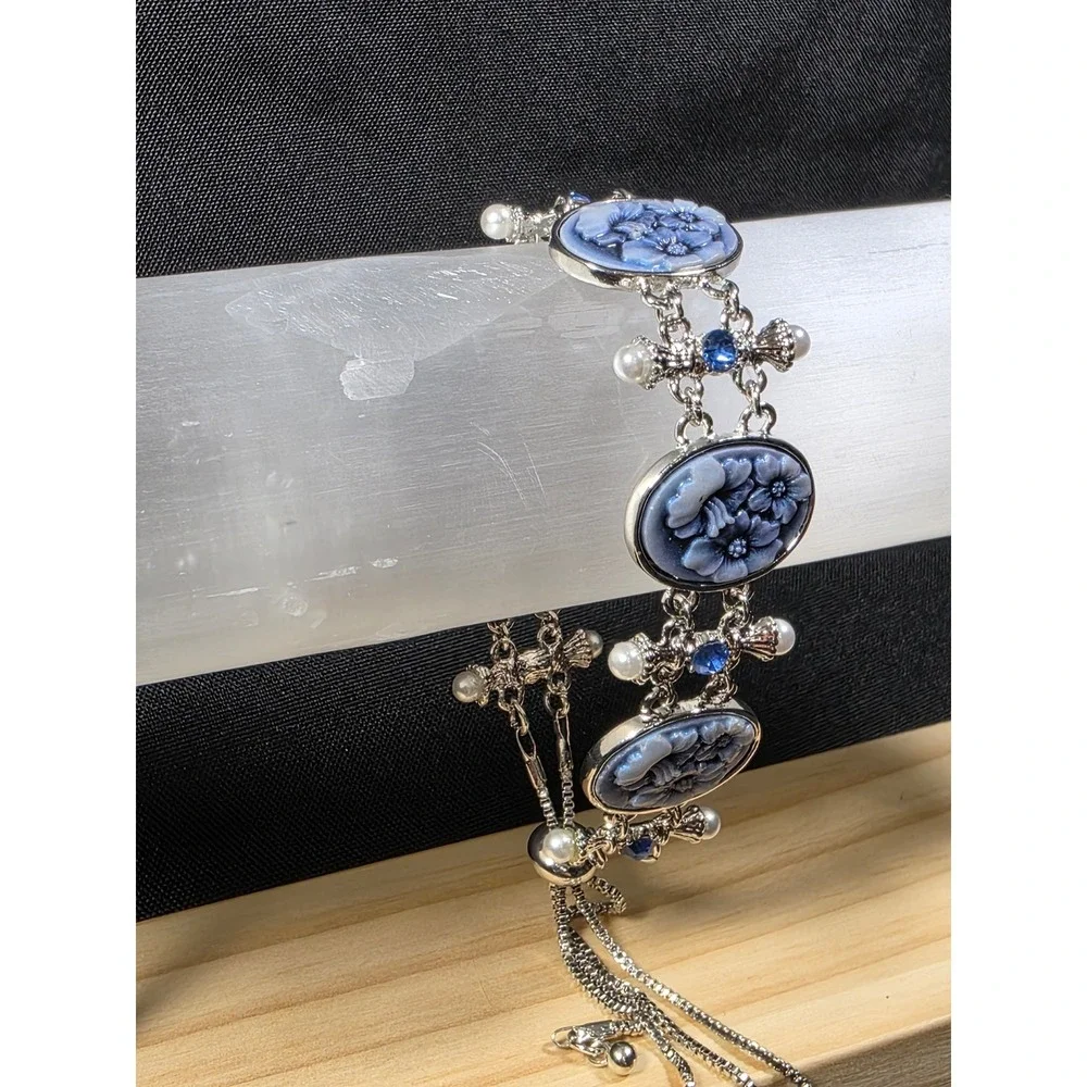 Blue Floral Cameo Bolo Bracelet Silvertone Adjustable Pearl‎ Crystal Accents